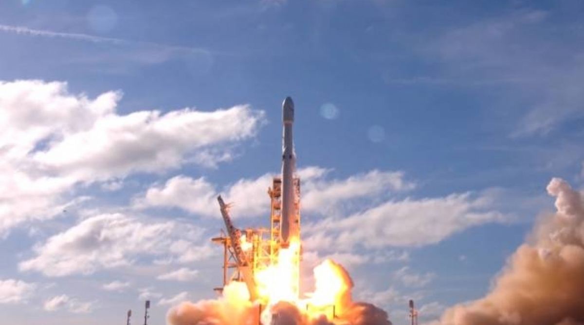 O Tesla Roadster foi lançado ao espaço na semana passada