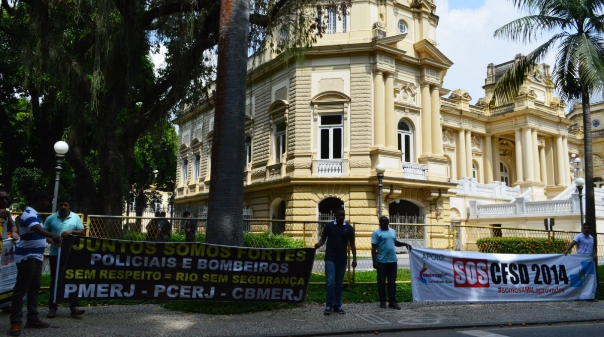 AGÊNCIA DE NOTÍCIAS - PARCEIRO - O presidente Michel Temer chegou ao Palácio Guanabara, sede do governo do Rio, com o reforço de homens do Exército no entorno da sede do Governo, em Laranjeiras, Zona Sul do Rio. Foto: Paulo Carneiro/Parceiro/Agência O Dia