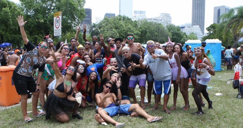 Milhares de pessoas vieram de vários pontos da cidade para o desfile do Monobloco, no Aterro do Flamengo