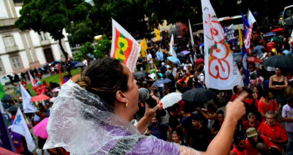 Manifestantes protestam no Centro contra a Reforma da Previdência