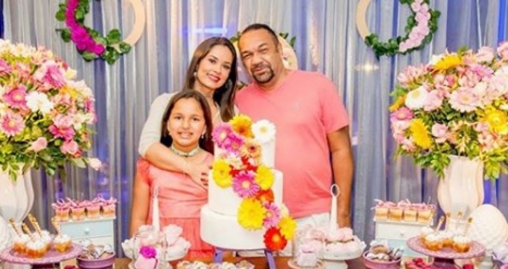 Pricilla Nocetti, a filha Yasmin e Romulo Costa