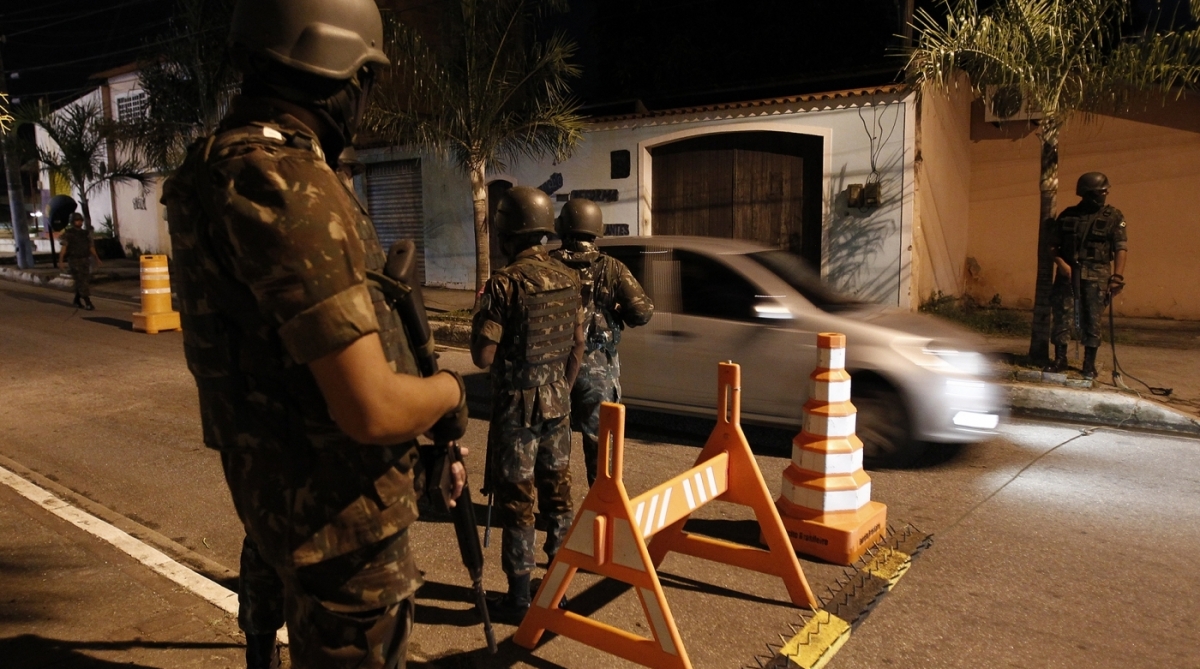 Enquanto o decreto da intervenção tramitava (sem sustos) no Congresso, militares faziam ações pontuais de segurança, como em São Gonçalo - Alexandre Brum