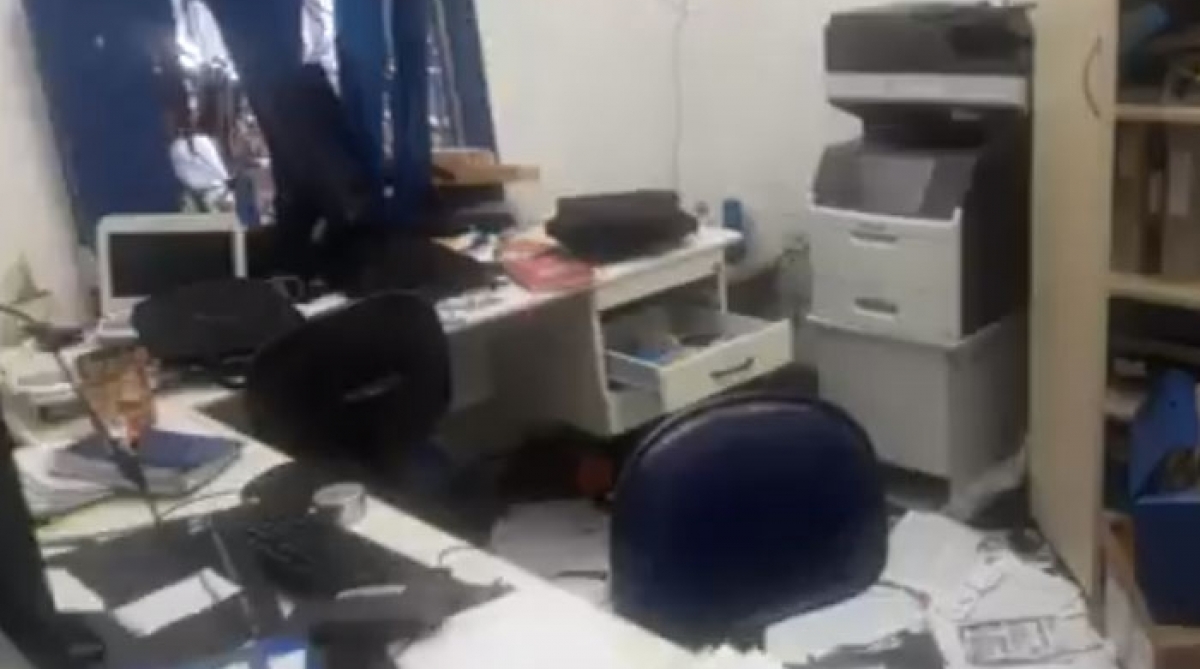 Escola na Cidade de Deus foi invadida, roubada e vandalizada - Reprodução vídeo / Facebook CDD na Web