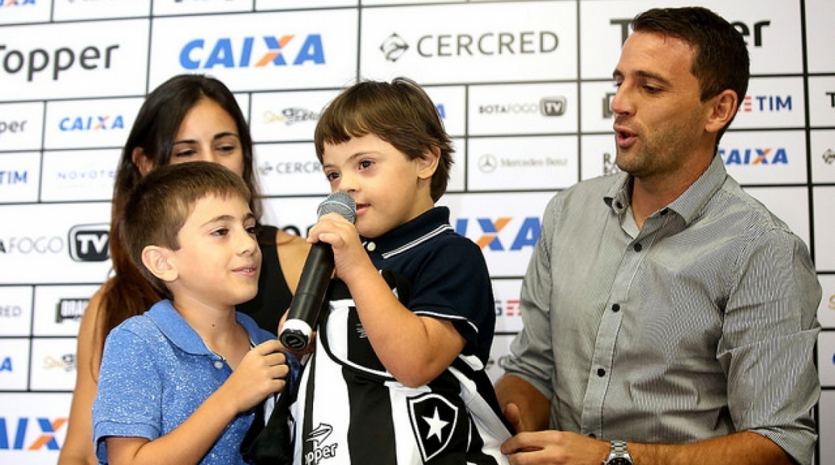 Santino roubava a cena e se tornou xodó da torcida alvinegra - Vitor Silva/SS Press/Botafogo