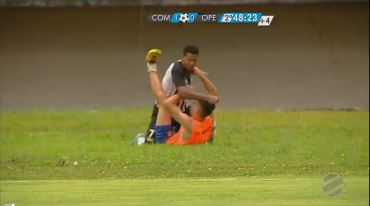 Jeferson Reis, atacante do Operário-MS, espancou um gandula - reprodução de video