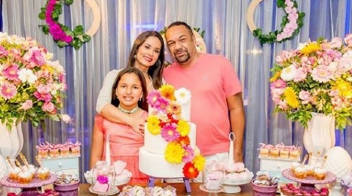 Pricilla Nocetti, a filha Yasmin e Romulo Costa - reprodução