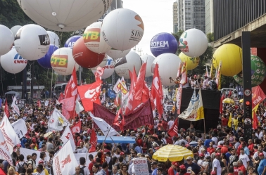 Centrais sindicais convocam mobilização contra 'política de morte' de Bolsonaro