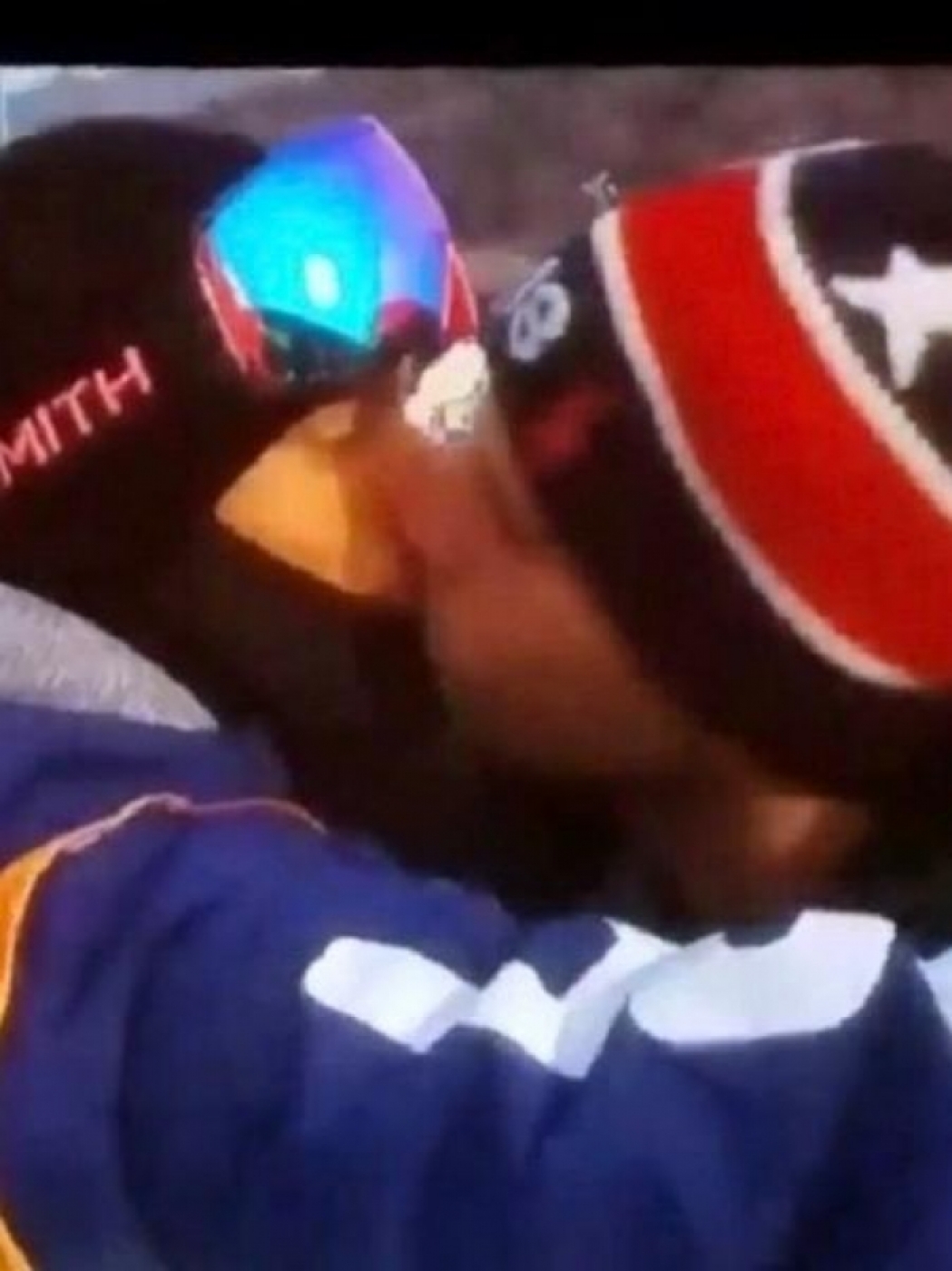 Gus beija o namorado em transmiss&atilde;o ao vivo - Reprodu&ccedil;&atilde;o