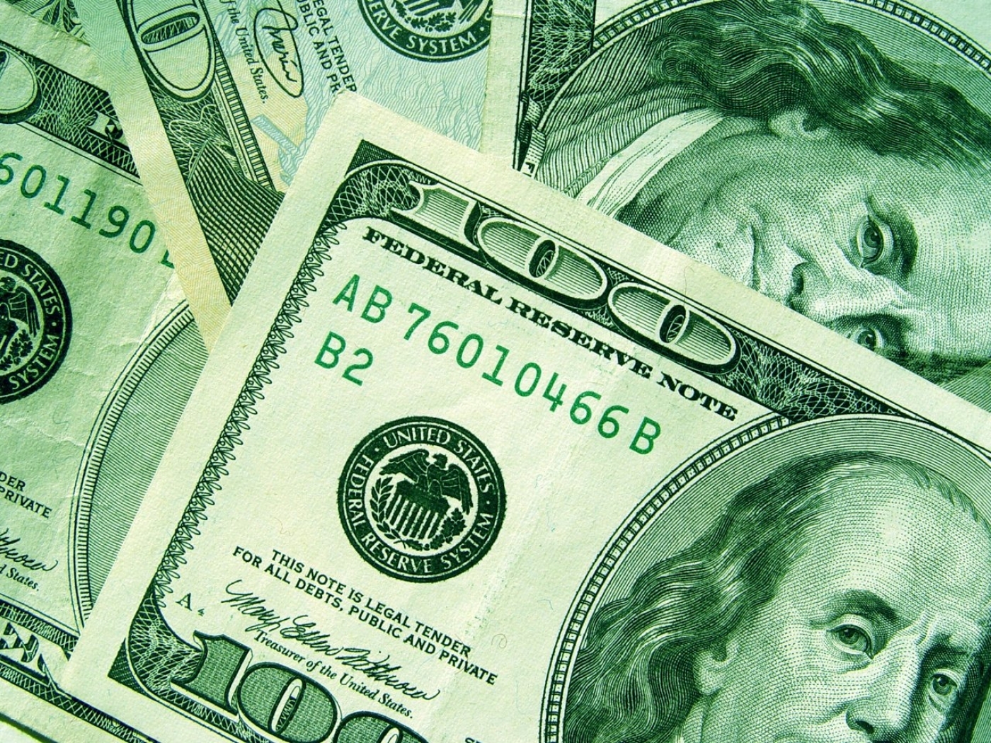 Dólar fecha perto da estabilidade apesar de aumento da aversão ao risco