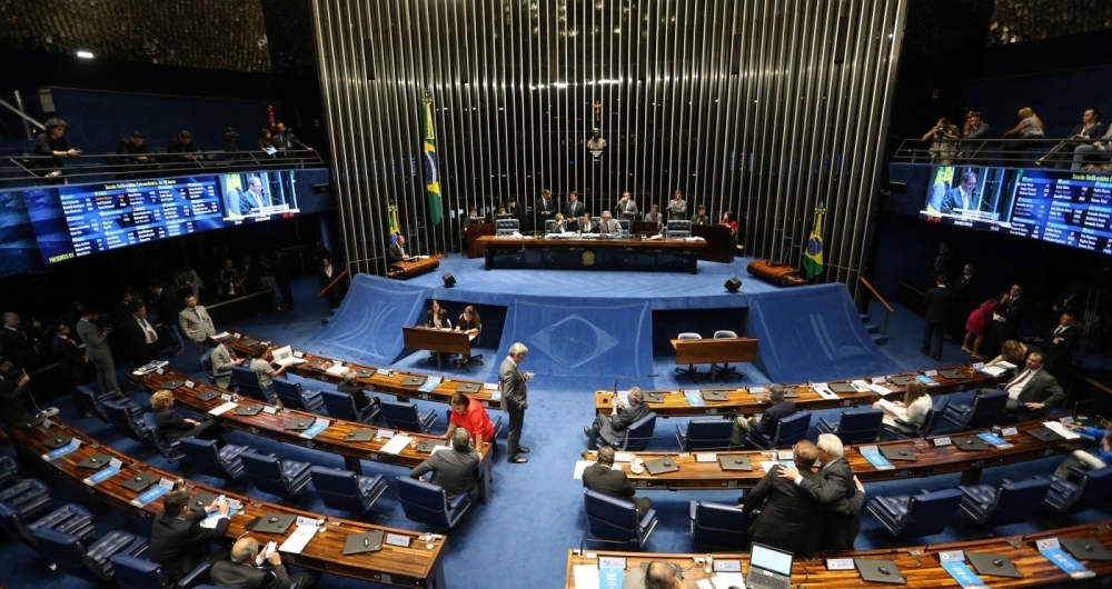 Senadores se reuniram em sess�o extraordin�ria na noite de ontem, para votar o decreto de interven��o 