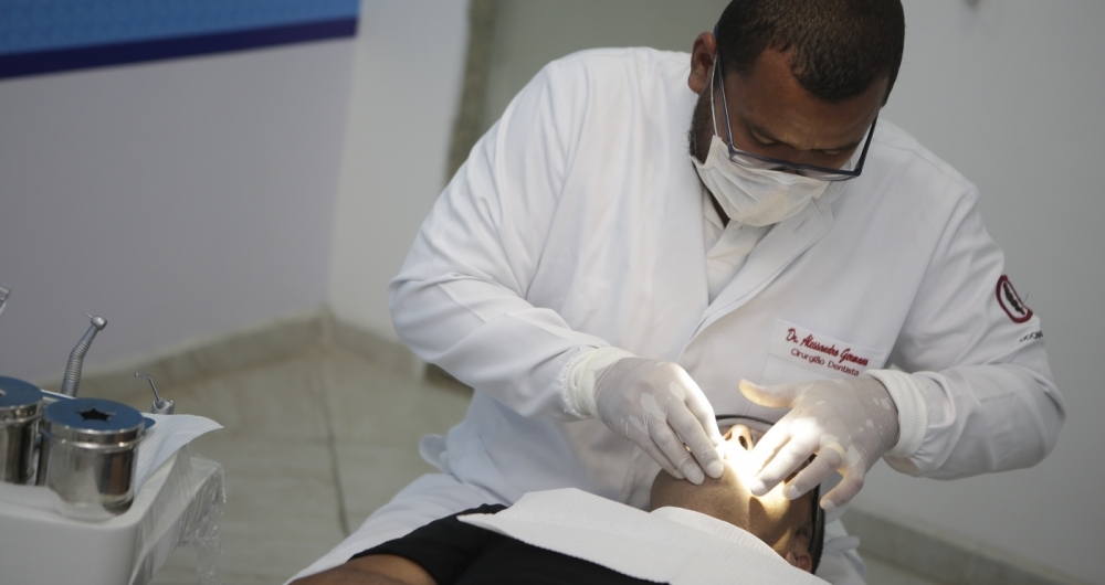 Sorridents oferece atendimento em  Endondontia, Periodontia, Odontopediatria, cirurgias e exames