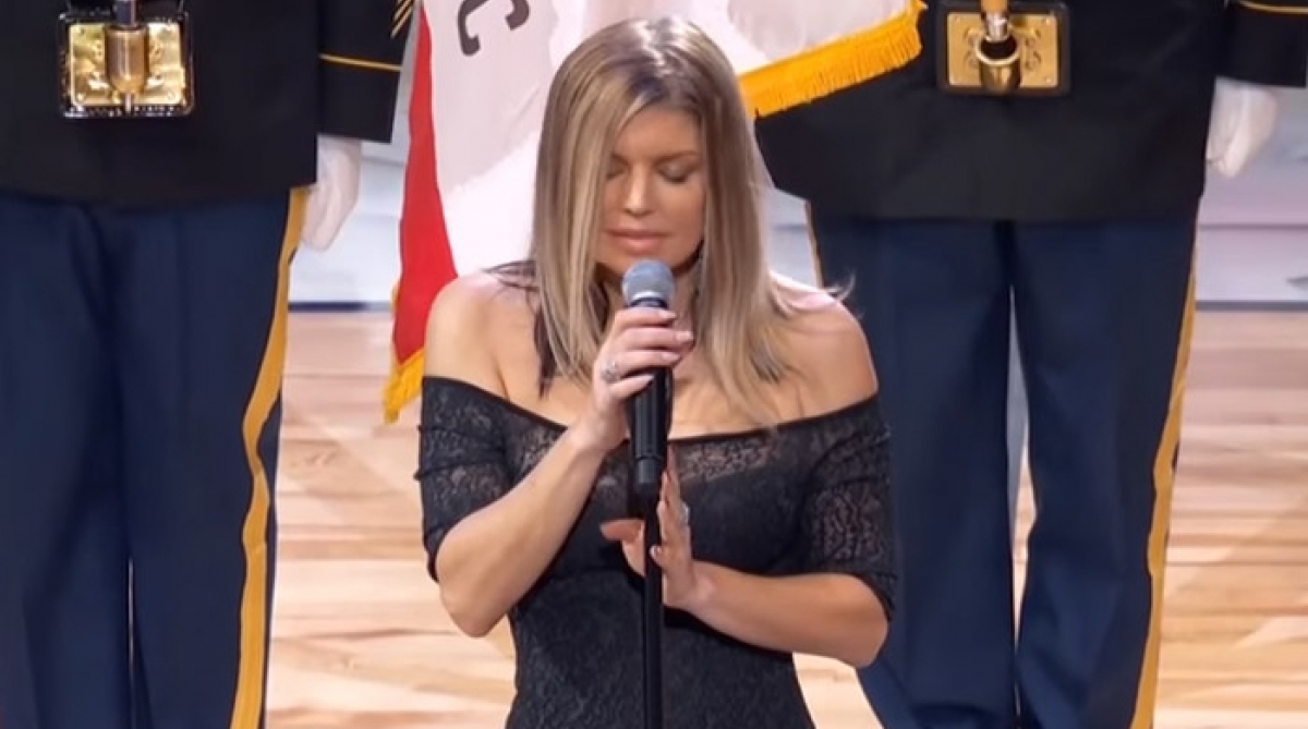 Fergie canta hino nacional de forma 'sexy' e pede desculpas - Reprodução Vídeo
