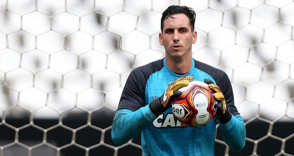 Gatito Fernández revela renovação com o Botafogo