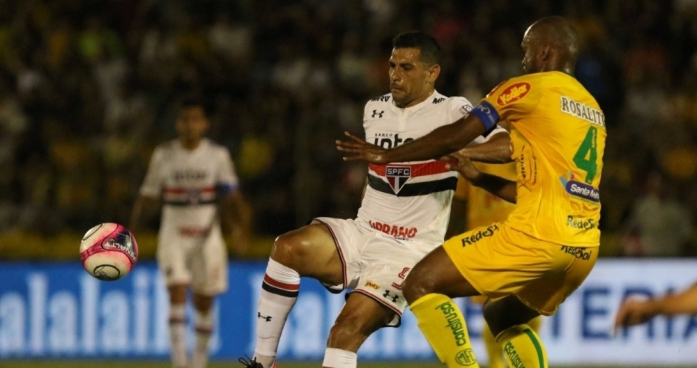 Diego Souza em ação pelo São Paulo