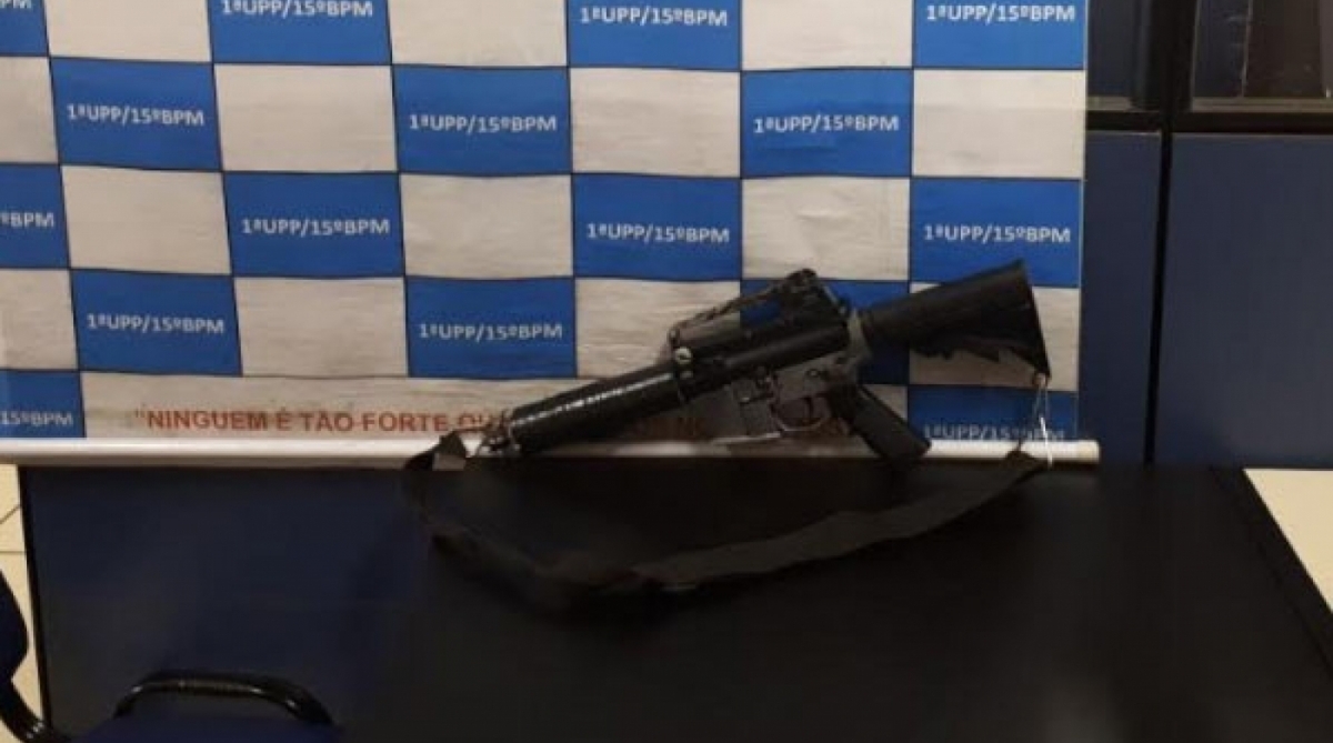 Fuzil foi apreendido na ação - Divulgação