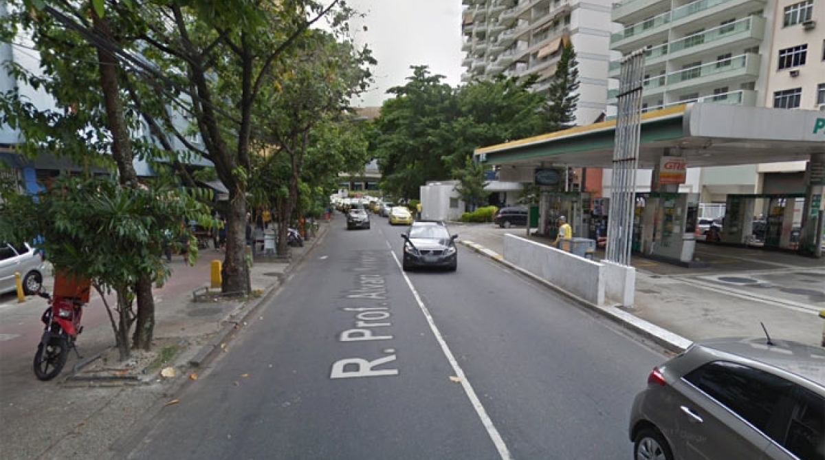 Troca de tiros assustou moradores na Rua Professor Álvaro Rodrigues - Google Maps