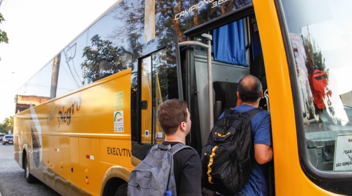 O auxílio para o transporte dos universitários de Casimiro de Abreu é variável, com teto máximo de R$ 250 - Divulgação