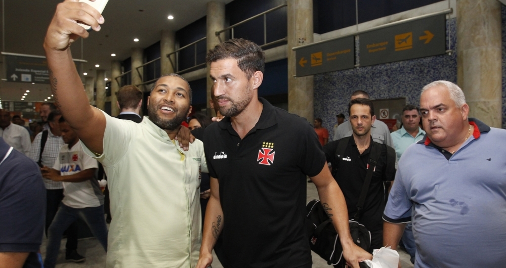 Torcedor tieta o goleiro Martin Silva