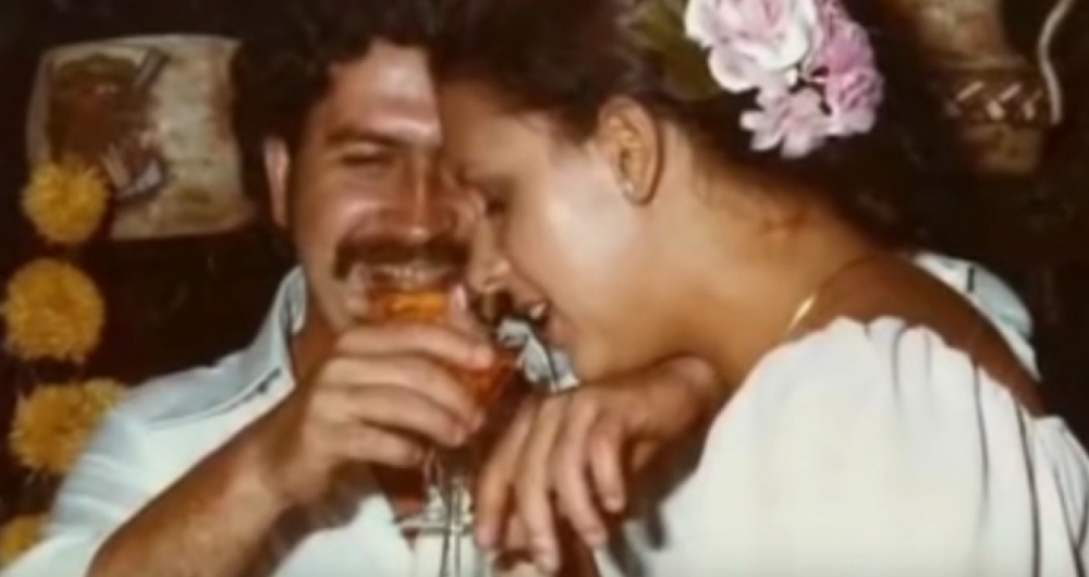 Pablo Escobar e a sua esposa.