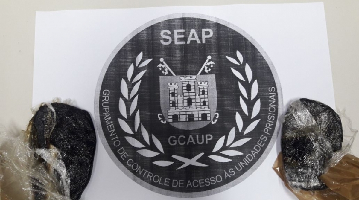 Droga é apreendida com visitante em Bangu - Divulgação 