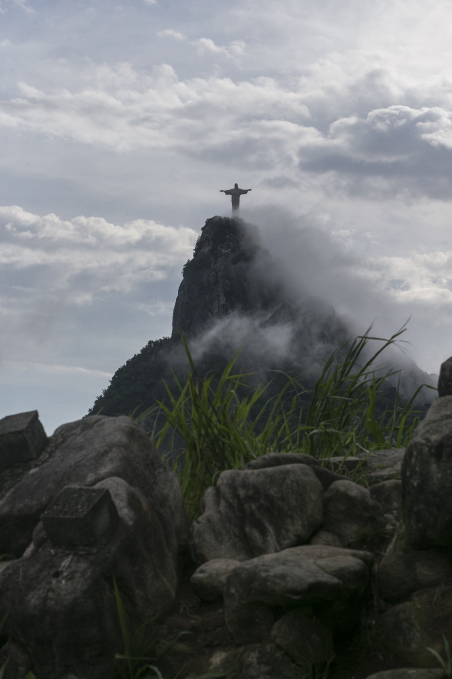 Cristo Redentor encoberto pelas nuvens  - Daniel Castelo Branco