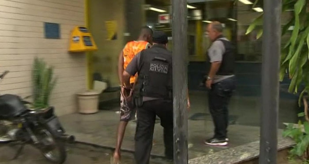 Homem � preso em opera��o na Zona Oeste