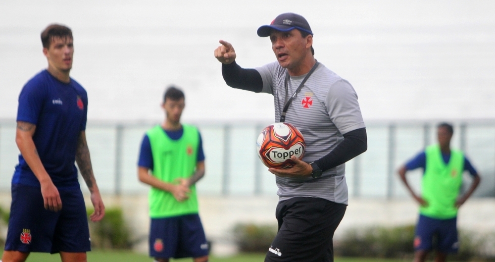 Técnico do Vasco, Zé Ricardo, em São Januário