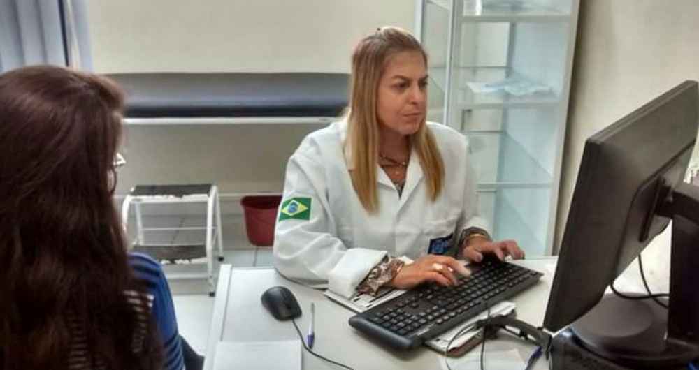 Para a dermatologista Andrea Duarte, a proteção tem que acontecer o ano todo e não só no verão