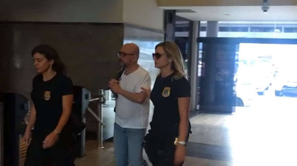 Orlando Diniz chega à sede da Polícia Federal