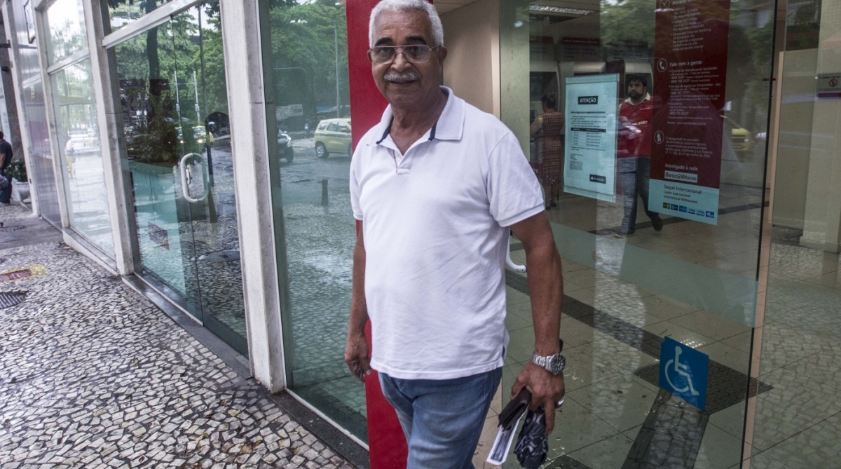 ECONOMIA -  Prazo do recadastramento do INSS esta encerrando. Adilson Teixeira, aposentado. Rj, 23 de fevereiro.