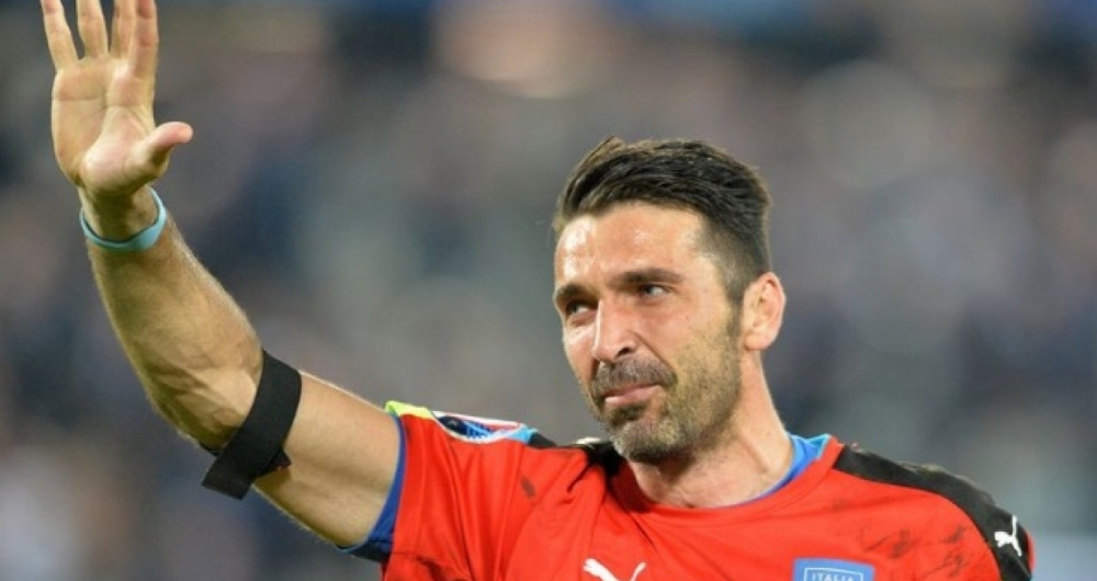 Buffon voltou a defender a seleção italiana