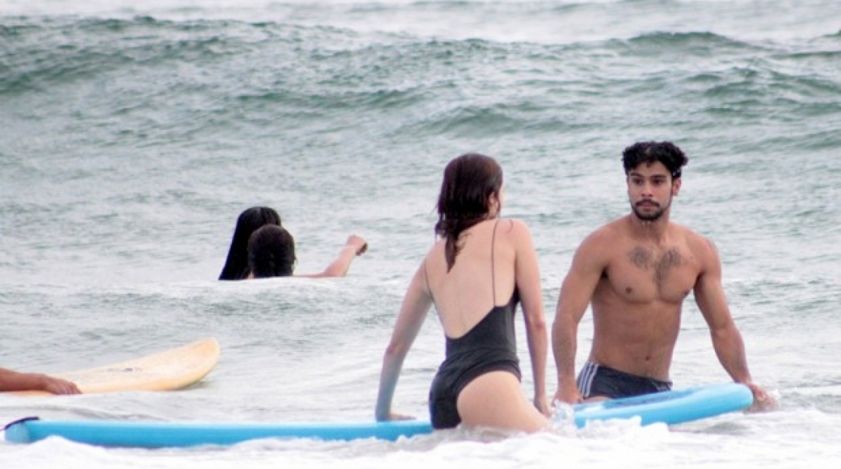 Sophia Abrahão e Sérgio Malheiros surfam juntos