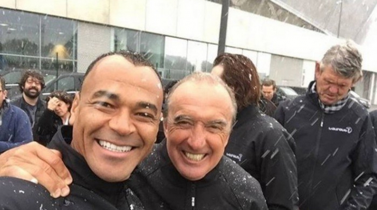 Cafu posa ao lado de lenda do rugby argentino em evento da Laureus - Reprodução/Instagram