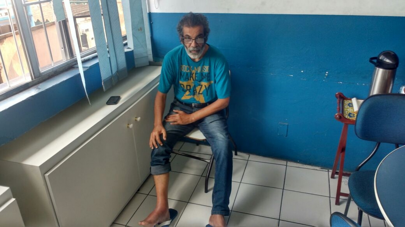 Edson foi mordido no pé direito e só tomou o soro dois dias depois - reprodução