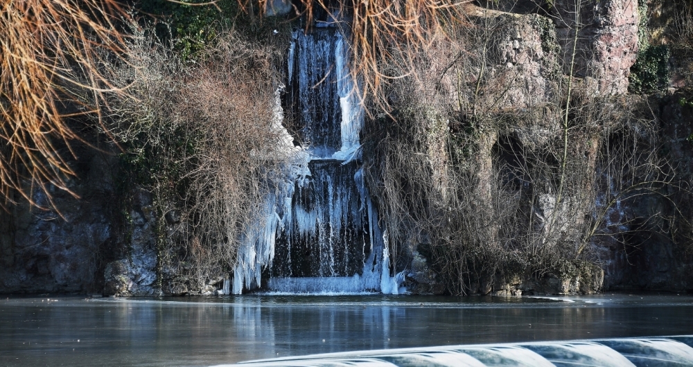 Cachoeira congelada na Fran�a
