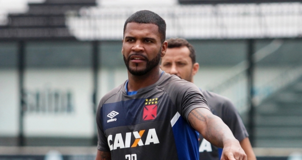 Breno deve voltar aos gramados em breve