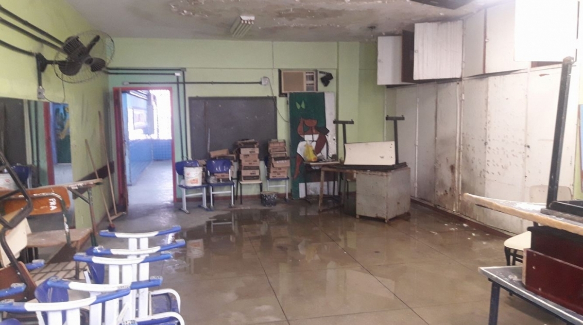 Unidade municipal tem infiltrações e fica com salas inundadas - DIVULGAÇÃO