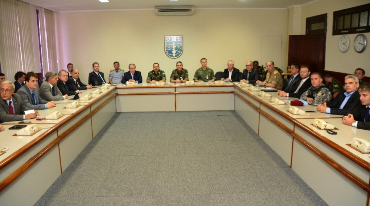 O Interventor Federal para a Segurança Pública no Estado, General Walter Souza Braga Netto, recebeu os secretários de Segurança Pública de São Paulo, Mágino Alves Barbosa Filho, Minas Gerais, Sérgio Barboza Menezes, e Espírito Santo, André Garcia - Divulgação