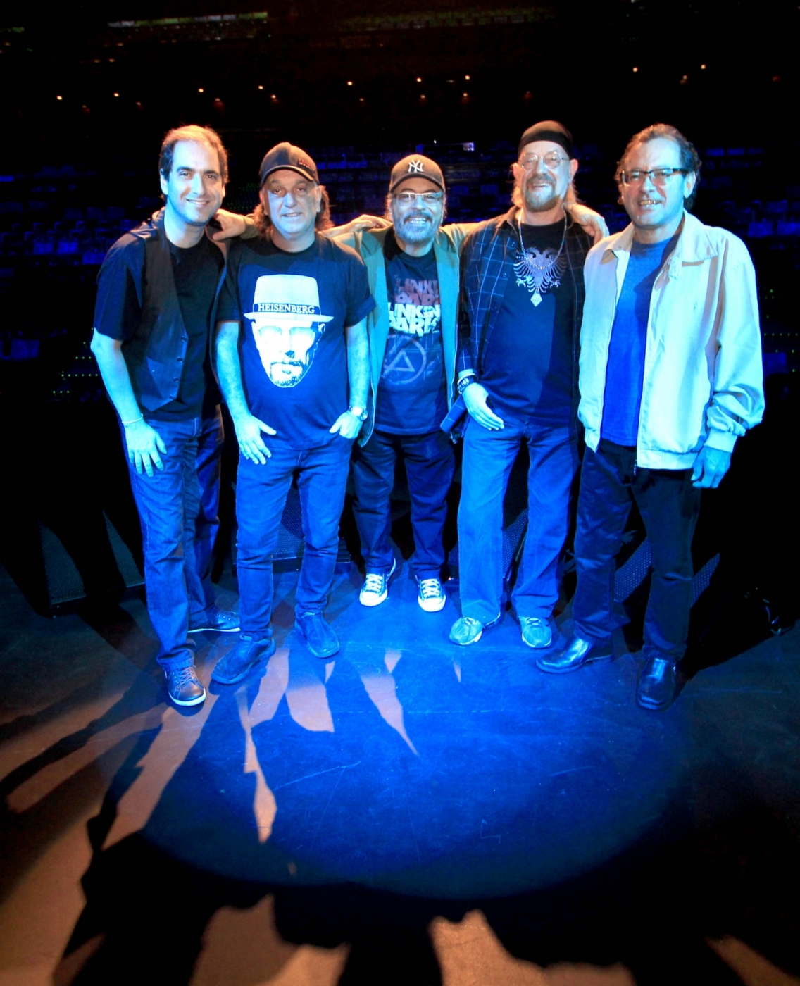 Fevers, com Liebert (terceiro, da esquerda): um número incontável de hits, entre versões e autorais - Divulgação