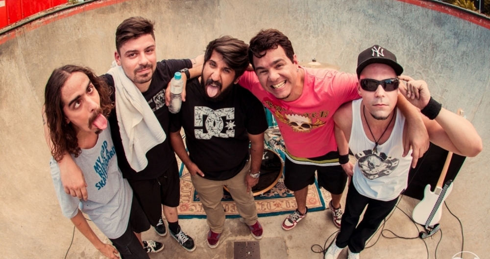 Banda Seu Miranda lan�a o clipe 'Charles Garot�o', faixa do novo EP 