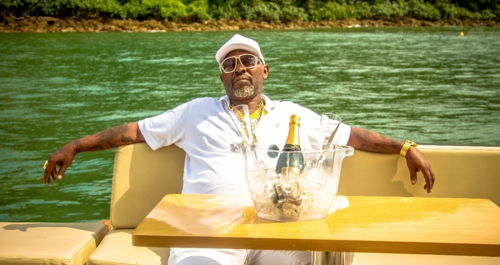 Mr. Catra grava clipe da m�sica 'Me Diga Com Carinho'