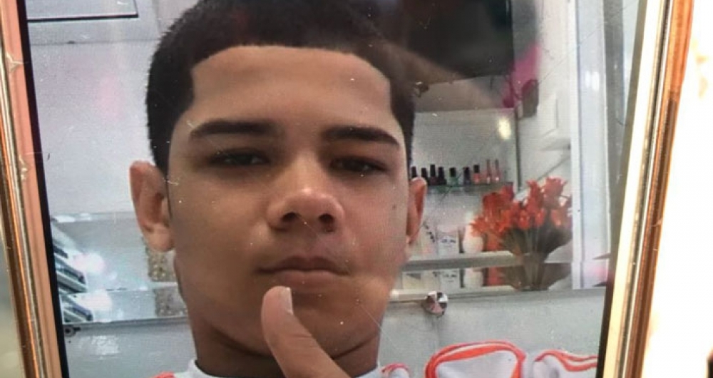  Rian de Alencar Silva, de 15 anos, foi morto no Caju a tiros, um deles de fuzil no peito. Fam�lia acusa policiais da UPP de execu��o