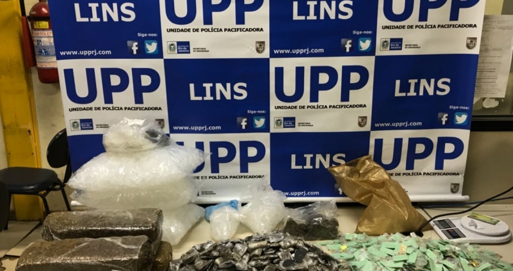 Polícia apreende drogas e material para endolação na comunidade Cachoeirinha