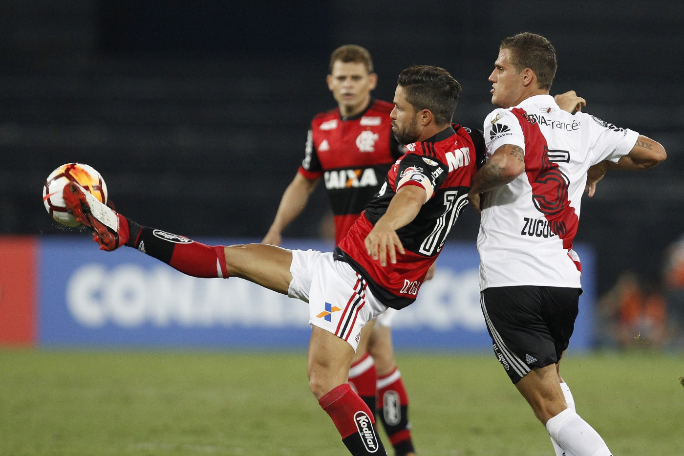 Resultado de imagem para Flamengo fica duas vezes na frente, mas cede empate ao River Plate