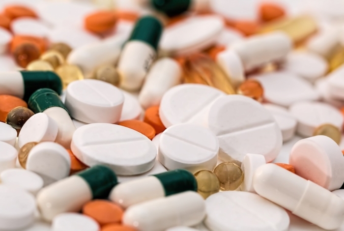 Os remédios que têm estoque suficiente podem ser retirados em quantidade equivalente a mais de um mês de uso