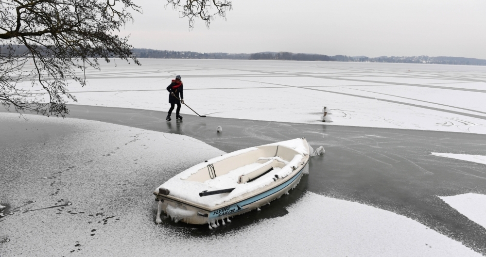 Neve mudou cenário de lago na Alemanha