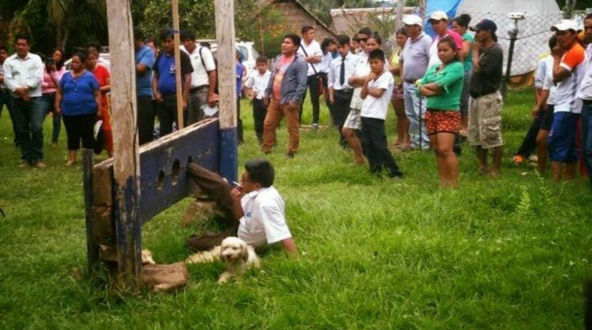Prefeito na Bolívia foi amarrado - Reprodução Facebook