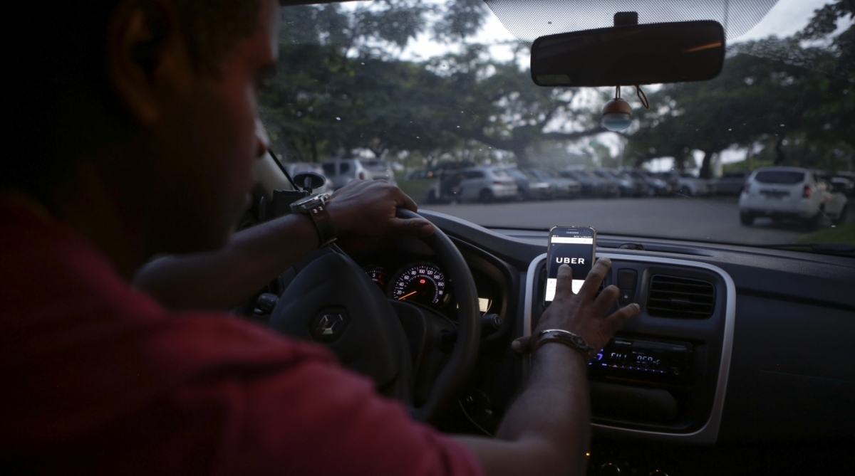 Ainda sem detalhes sobre como ser&aacute; a regulamenta&ccedil;&atilde;o dos aplicativos, Almir Coelho teme que a j&aacute; apertada receita com o trabalho venha a diminuir se tiver de pagar mais taxas