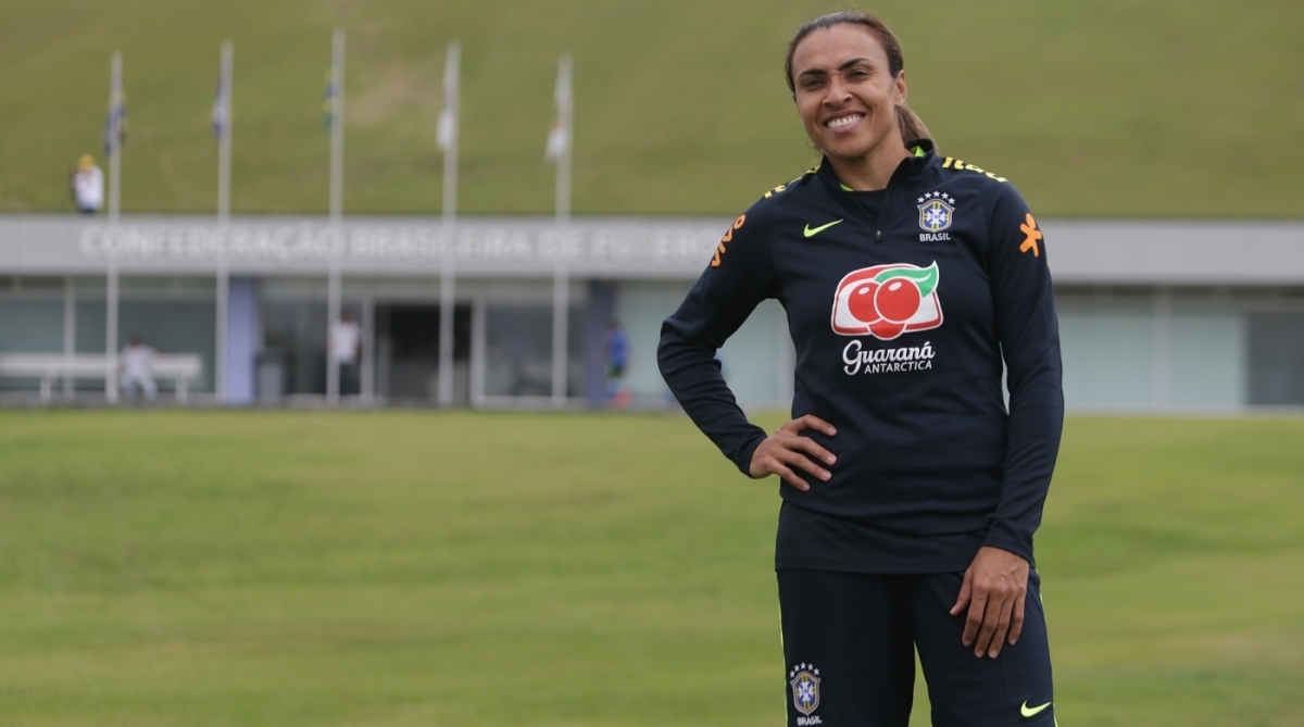 Especial - Treino da Sele&ccedil;&atilde;o Brasileira de Futebol Feminino para disputa da Copa America no Chile em Abril. Local: Granja Comary, Teres&oacute;polis - Rio de Janeiro.Na foto FOrmiga ( Miraildes Maciel Mota), duas vezes vice-campe&atilde; ol&iacute;mpica e uma vez vice-campe&atilde; mundial de futebol feminino. Foto: Daniel Castelo Branco / Ag&ecirc;ncia O Dia