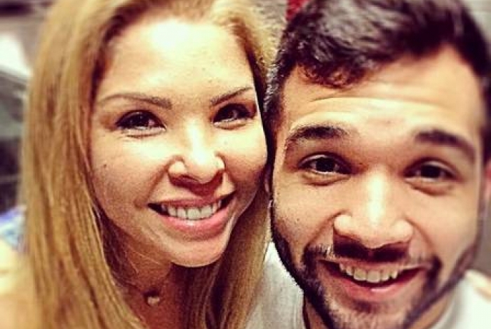 Verônica Costa e o filho Jonathan